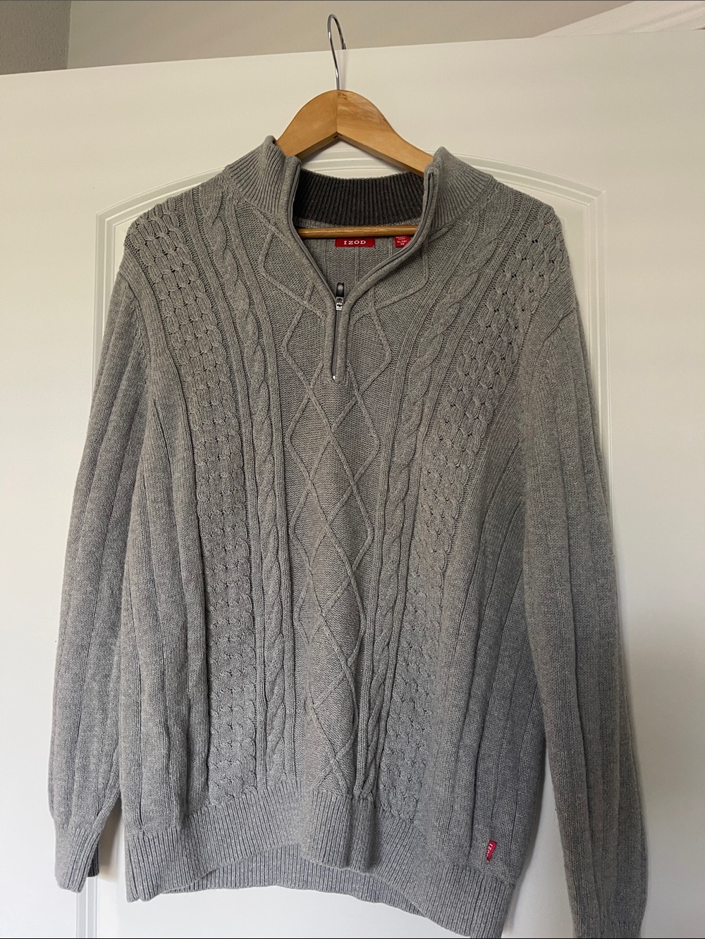 Izod Men’s Light Gray Cable-Knit Quarter Zip Sweater